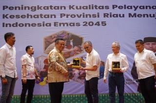 Tekan Prevalensi Stunting, Pemkab Kampar dan Pemkot Pekanbaru dapat Penghargaan dari Pj Gubri
