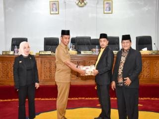 Pemkab Kampar Serahkan KUA PPAS APBD P 2024 ke DPRD Kampar 