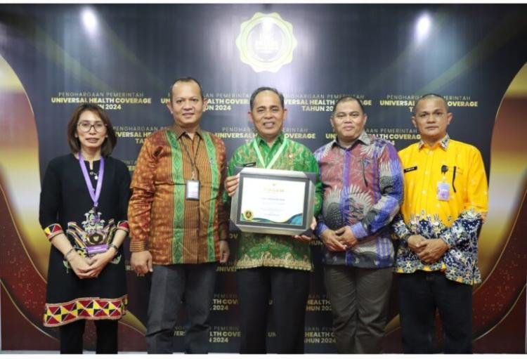 Pemkab Inhil Terima Penghargaan UHC Award 2024 dari Wakil Presiden RI
