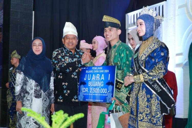 M Farhan dan Vina Chantika Dinobati sebagai Bujang Dara Siak 2024