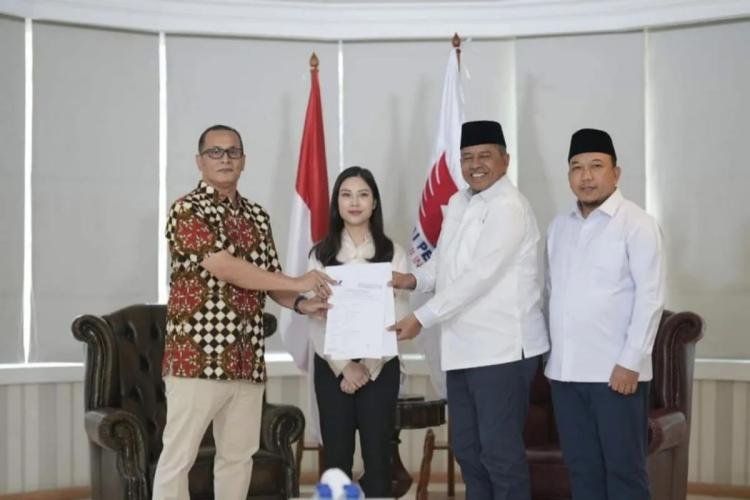 Diserahkan Angela Tanoesoedibjo, Alfedri-Husni Terima SK B1 KWK dari Perindo