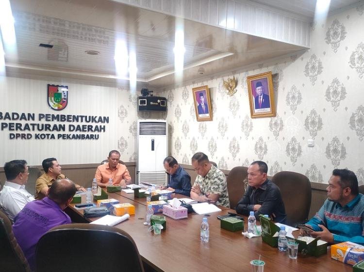 Bahas 4 Ranperda, Bapemperda DPRD Pekanbaru Adakan Rapat Kerja