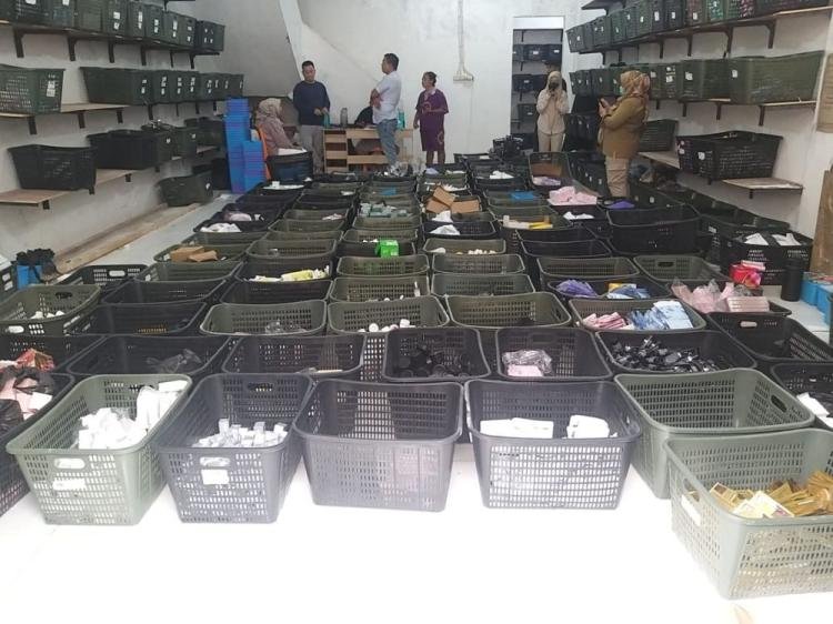 BBPOM Pekanbaru Grebek Gudang Kosmetik Ilegal