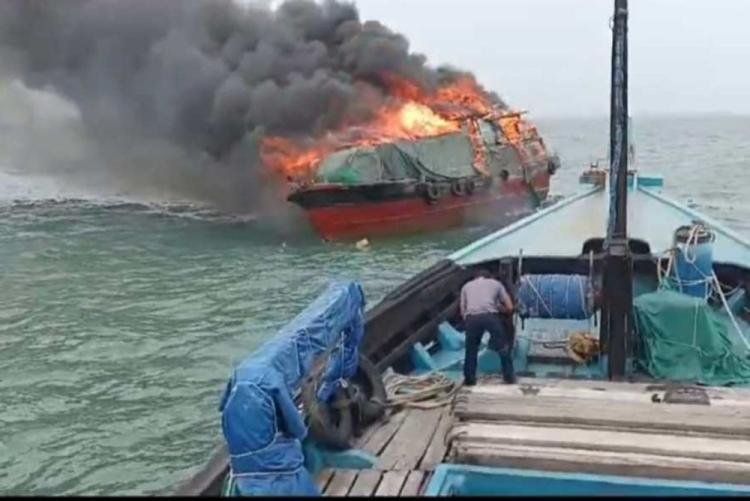 5 Crew KM Tenaga Sakti yang Terbakar di Perairan Malaysia Selamat