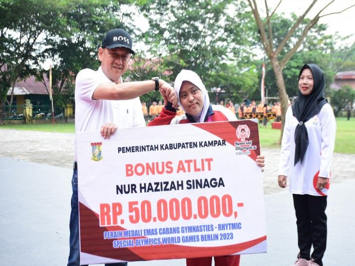 Nur Azizah Peraih Emas Special Olympics World Games Berlin, Terima Apresiasi dari Pemkab Kampar