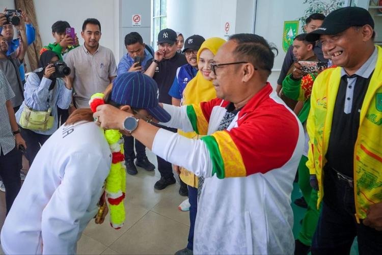 Tiba di Riau, Leani Ratri Peraih Emas Paralimpiade Paris 2024 Disambut Pj Gubri