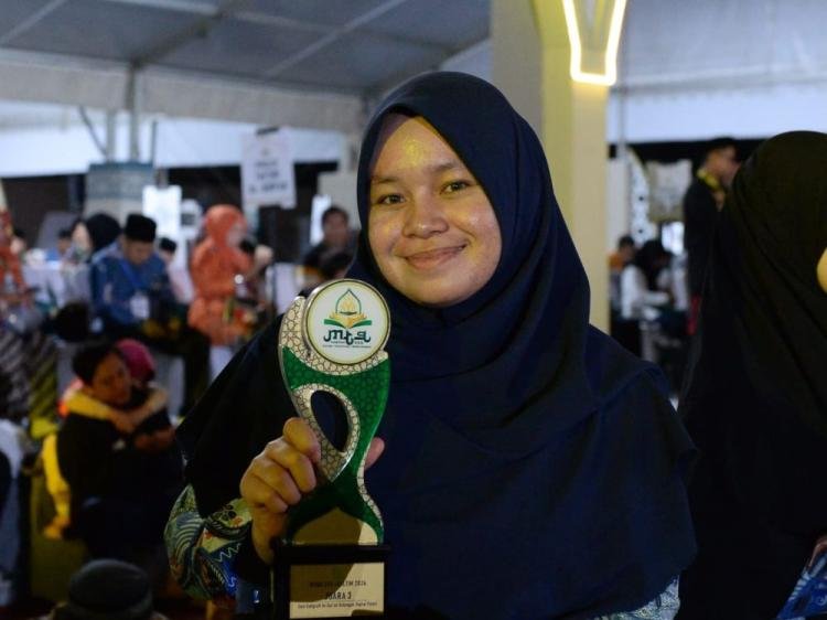 Perdana Tampil di MTQ Nasional, Nuria Hafazah Raih Juara 3 Cabang Kaligrafi Eksibisi Digital