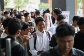 Ribuan Pencari Kerja Coba Keberuntungan di Riau Job Fair 2024