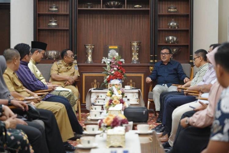 Pertemuan Strategis: Pj Gubri dan PalmCo Bahas Masa Depan Perkebunan Sawit Riau