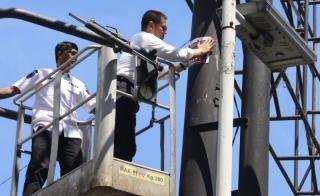 Bersama Bapenda, Satpol PP Kota Pekanbaru Gelar Penertiban Reklame