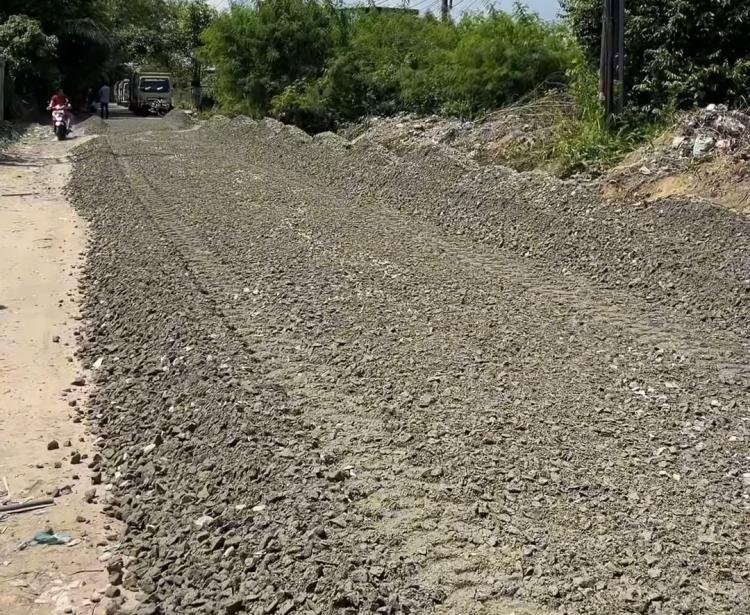 Overlay Jalan Bangau Sakti Masuk Tahap Pengerasan Akhir Badan Jalan