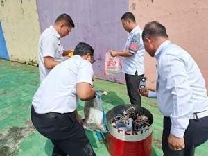 Kalapas Pekanbaru Musnahkan Gawai Hingga Senjata Tajam Hasil Razia di Blok Tahanan
