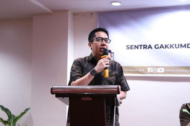 Masa Tenang Kampanye Pilkada 2024, APK di Pekanbaru Mulai Dibersihkan