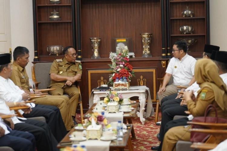 Ketua PMI Provinsi Riau Maâ€™al Abror Silaturahmi dengan Pj Gubri Rahman Hadi