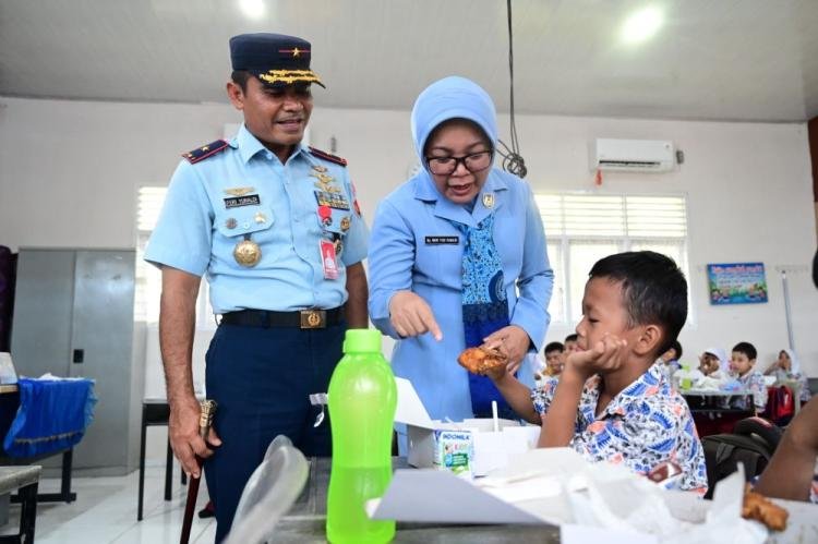 Lanud Rsn Uji Coba Makan Bergizi Gratis Dua Sekolah dan Posyandu