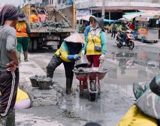 Kadis PUPR Pekanbaru Imbau Masyarakat Jangan Membuang Sampah di Drainase
