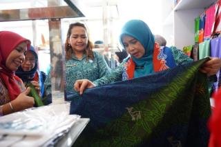 Dekranasda Gelar Lomba Desain Motif Tenun dan Batik Khas Riau