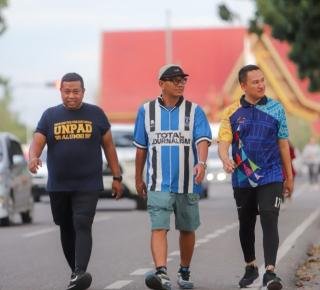 KPU Riau Gelar Kegiatan Jalan Sehat Menuju Pemilihan Gubernur dan Wakil Gubernur Riau 2024