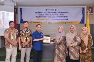 Unilak Tawarkan Beasiswa Menarik untuk Siswa SMKN 1 Pasir Penyu
