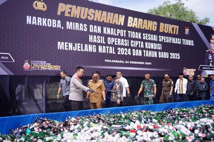 Jelang Nataru, Polda Riau Kembali Musnahkan Puluhan Ribu Narkoba dan Miras
