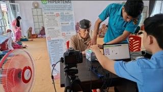 Disdukcapil Pekanbaru Jemput Bola Iris Mata di Panti Sosial Tresna Werdha