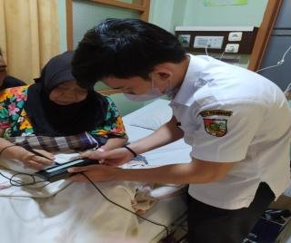 Rumah Sakit Ibnu Sina Jadi Sasaran SIPINTAR PEDULI Disdukcapil Pekanbaru