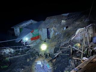 Kecamatan Tanah Merah Dilanda Bencana Longsor, 11 Rumah Ambruk ke Sungai