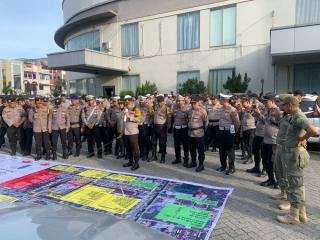 Ratusan Personel Gabungan Amankan Rapat Pleno KPU Riau