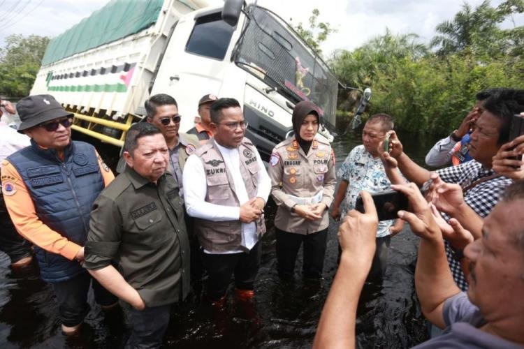 Jalintim KM 83 Terendam Banjir, Bupati Pelalawan Desak Pemerintah Pusat Bertindak Cepat