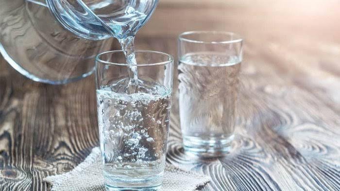Urolog Ungkap Jumlah Air Putih yang Dibutuhkan Saat Puasa