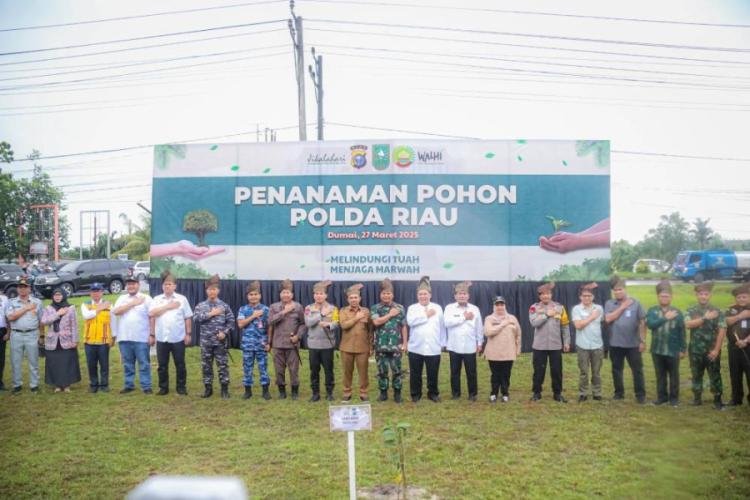 Kota Dumai Menjadi Tempat Pertama Di Provinsi Riau Program Penghijauan Penanaman 10.000 Pohon Oleh Polda