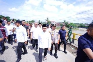 Jembatan Sungai Rokan Miring, Gubri Abdul Wahid: Perbaikan Usai Lebaran, Target 4 Bulan