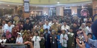 Riau Petroleum Ajak Anak Yatim Belanja Baju Raya