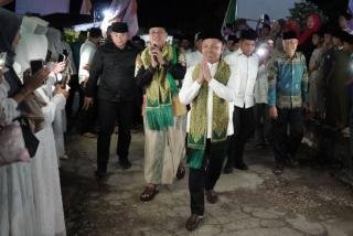 Safari ke Kuansing, Gubri Abdul Wahid Tegaskan Tidak Ada Pemotongan Dana Desa