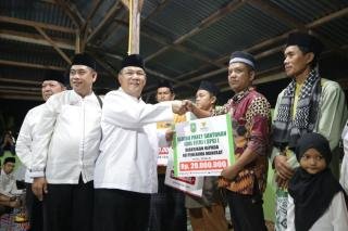 Wagubri SF Hariyanto Serahkan Paket Santunan Ramadan di Kampar