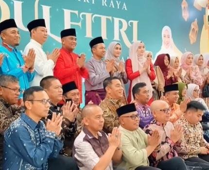 Jajaran Pemkab Pelalawan Silaturahmi Idul Fitri ke Kediaman Gubernur