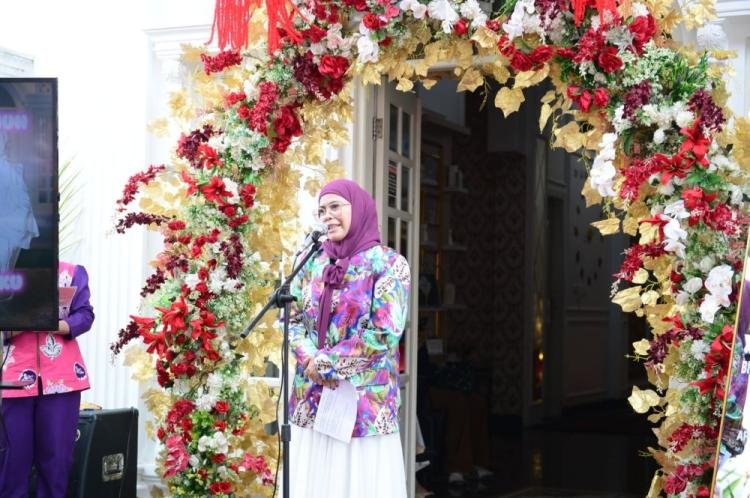 Ketua I TP PKK Provinsi Riau Hadiri Peringatan 10 Tahun Klinik Kecantikan Pratama Dewiku di Pekanbaru