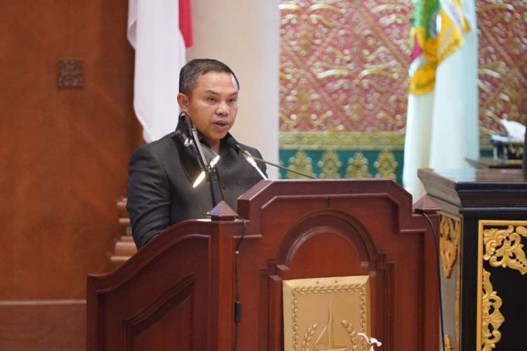 Jawaban Gubri Atas Pandangan Fraksi DPRD: Fokus Peningkatan PAD dan Tata Kelola Riau