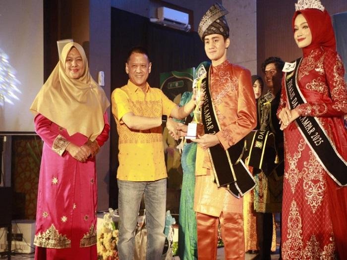 M Agus Saputra dan Zaskya Mahaputri Terpilih Sebagai Bujang Dara Kampar 2025
