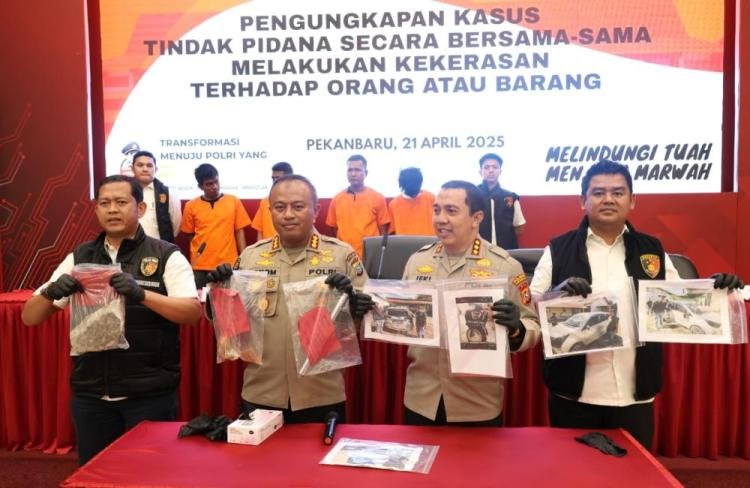 Polisi Tangkap 4 Debt Collector Pengeroyok Wanita di Depan Mapolsek, 7 Lainnya Diburu