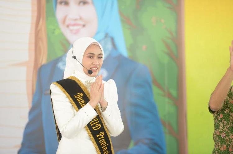 Henny Sasmita Wahid Resmi Dikukuhkan Sebagai Bunda PAUD dan Bunda Literasi Provinsi Riau