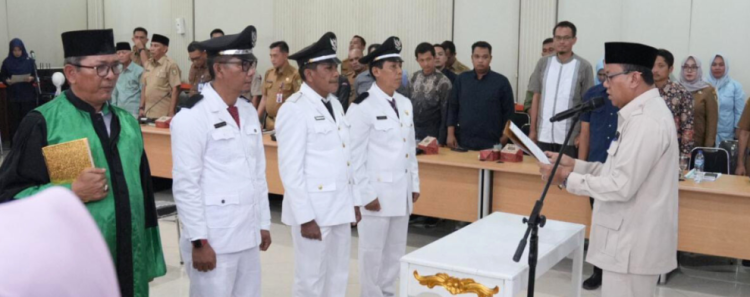 Lantik Tiga Pj. Kades Bupati Kuansing Harapkan Totalitas dan Loyalitas dalam Bekerja Untuk Kemajuan Desa