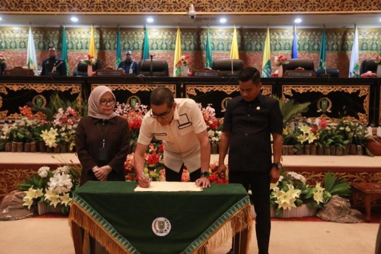 Pemprov dan DPRD Riau Tandatangani Nota Kesepakatan Rancangan Awal RPJMD 2025–2029, Masa Sidang III Resmi Dibuka