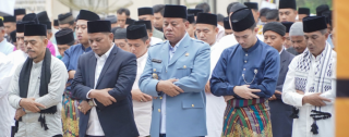 Sholat Ied di Lubuk Ambacang, Bupati Hibahkan Tanah untuk Bangun Masjid