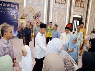 Bupati Kampar Sambut Hangat Masyarakat pada Lebaran Kedua