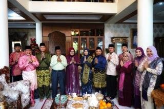 Gubri Abdul Wahid Silahturahmi Ke Gubri Terdahulu