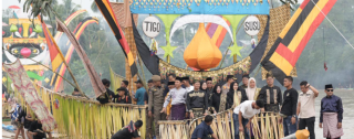 Wabup Kuansing Buka Festival Perahu Baganduang di Tepian Muko Lobuah