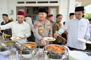 Halal Bihalal Gubri Wahid ke Rumah UAS, Disambut Antusias Masyarakat