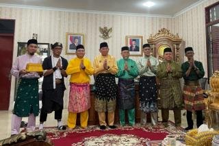 Unilak Lestarikan Adat Melayu, Libatkan LAMR dalam Pengukuhan Guru Besar