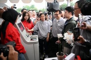 Bersihkan Ruang Digital, Menkomdigi Umumkan Migrasi e-SIM